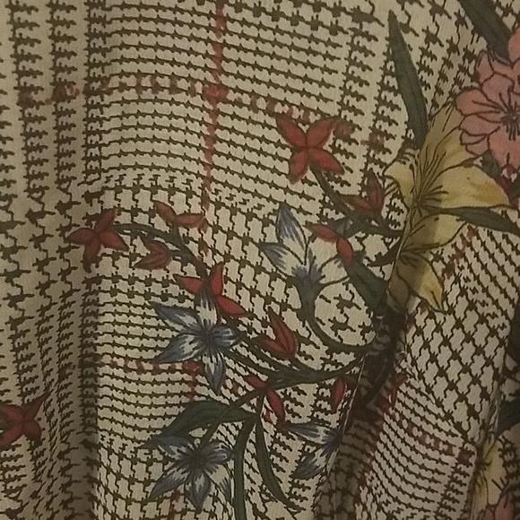 Gingham Floral Ruffle Sleeve Crop Small - Picture 6 of 7